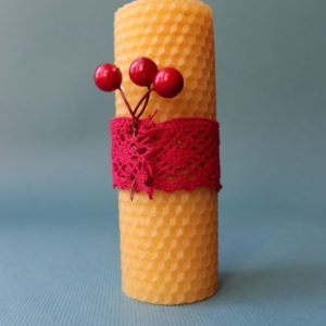 Вощинная свеча с декором